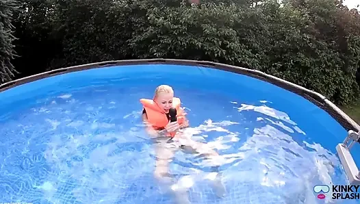 Life Jacket Vibe Play in the Pool