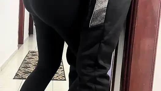 İş arkadaşları şirket koridorunda seks yapıyor.