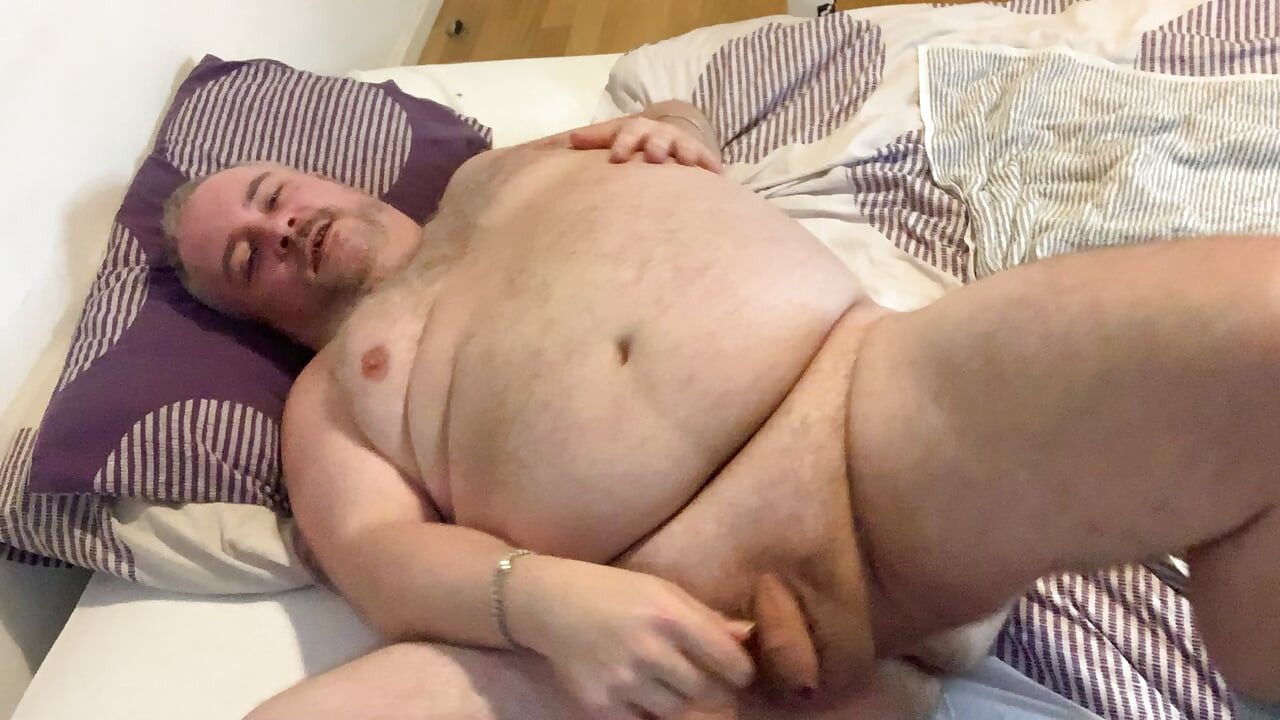 Fat Daddy Pig Wanks shows hole & cums