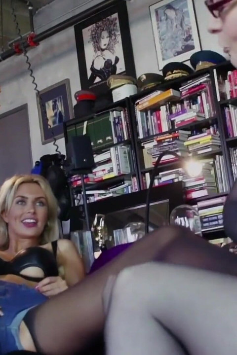 XDOMINANT 043 - perempuan simpanan matang dan hambanya