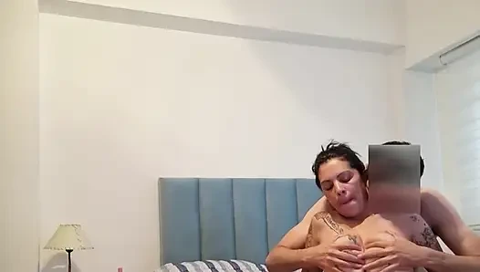 Ruby душ прервал, когда он налил масло на ее сиськи, но его жесткий хуй заставил ее прощать его