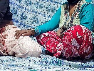 Une infirmière indienne et une patiente baisent au lit