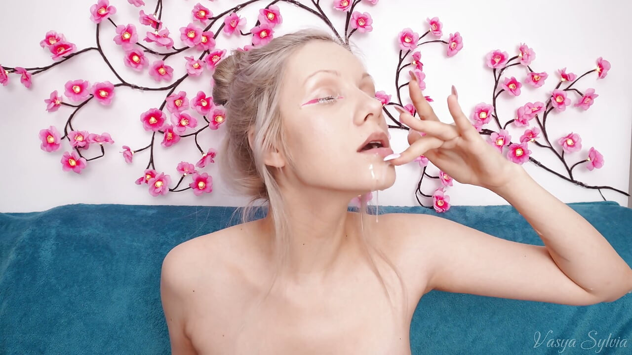 Absorbing Cum From a Cute Blondie, It’s Very Difficult to Not Cum!