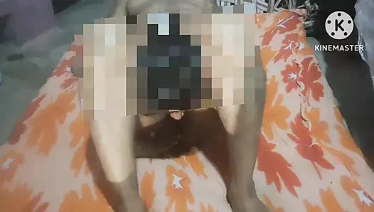 Tanah saudara ipar meletakkannya di pantat kakak ipar desa.