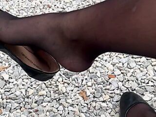 मोज़ा में बाहर की ओर झूलते हुए जूते