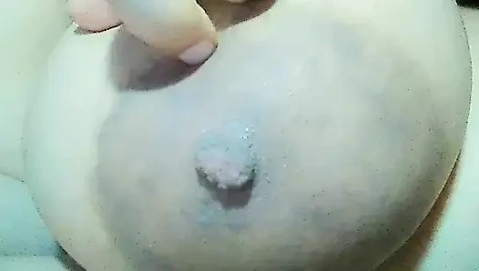 Игра с киской и сиськами клитора