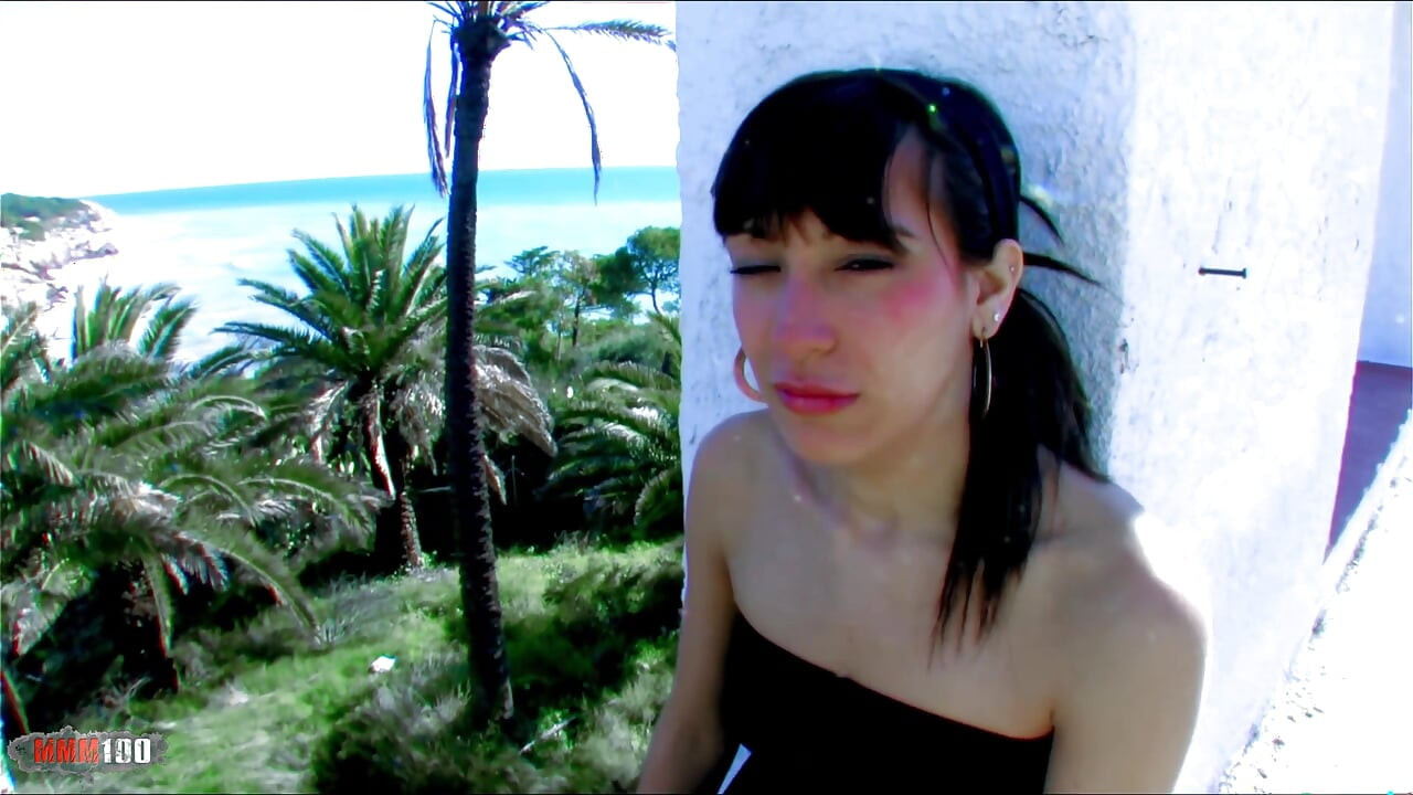 Petite morena fodida por um velho pervertido