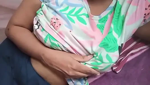 Sri Lankan woman seduces her partner via video call until orgasm Just love with Big boobs and wet pussy