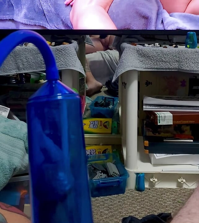 Penis pump play