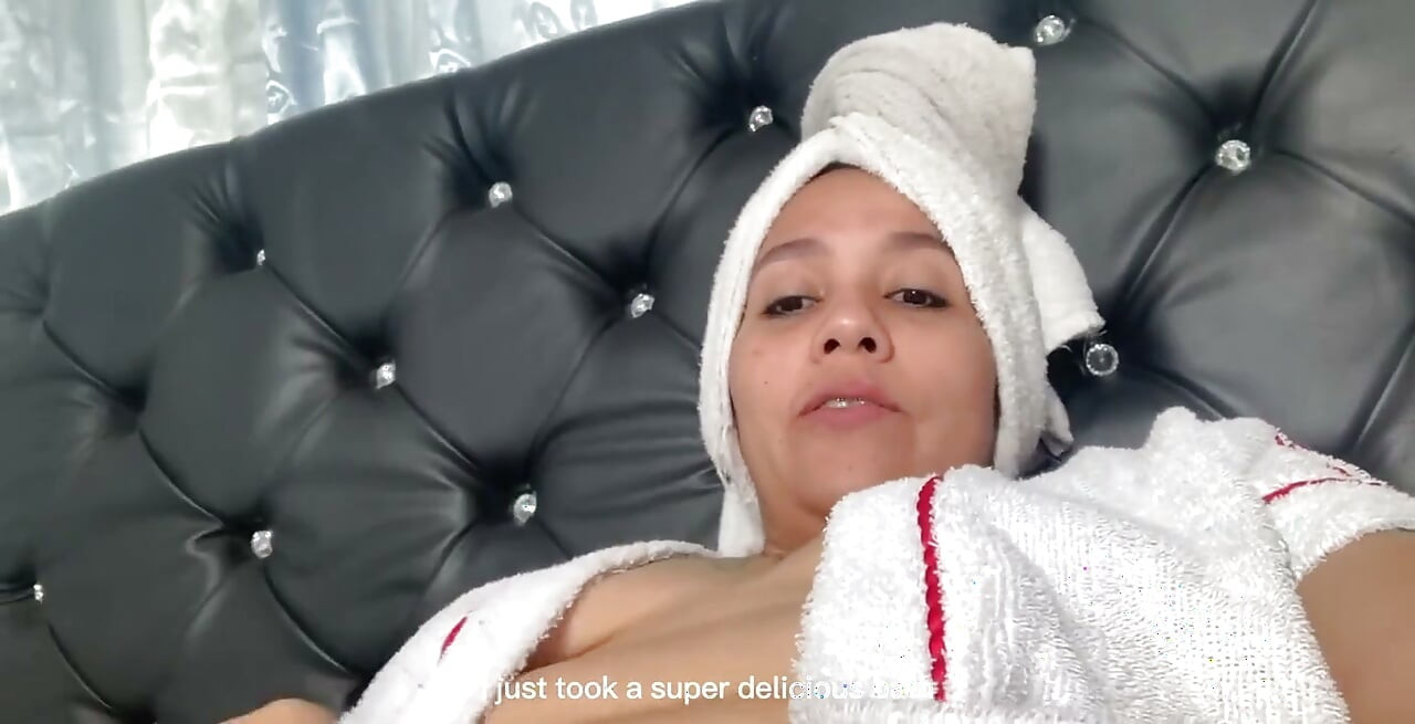 J'ai fait une vidéo délicieuse pendant mon bain, et quand je me suis filmé pour te le dire, j'ai fini par me masturber à nouveau