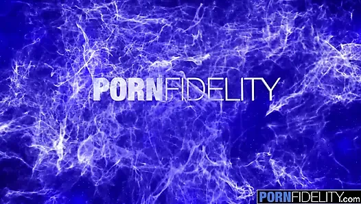 PORNFIDELITY Juicy Natural Tit Babe Lindsay Lee