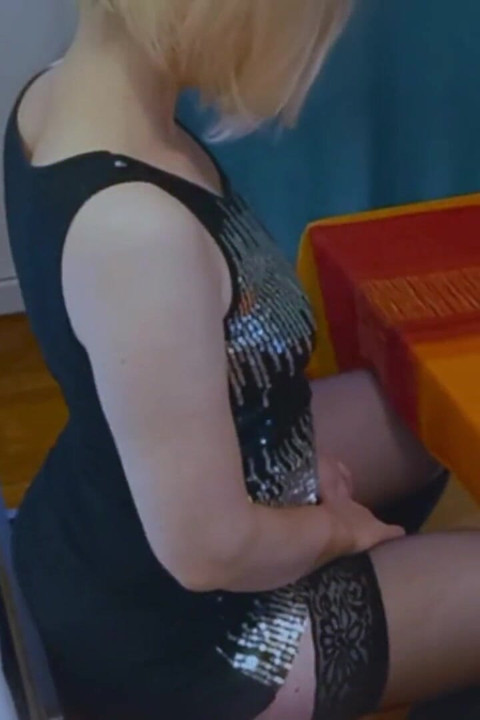 Grapes Covered in Cum for a Hungry Mature MILF