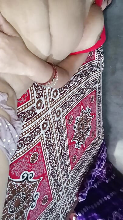 Hot mammi ne mere ghar aakar apni chut kyu chudwati kya maama ne le nhi paa rhe the maami hot hi chut bhi tight hi bazne layak hi iski gaand
