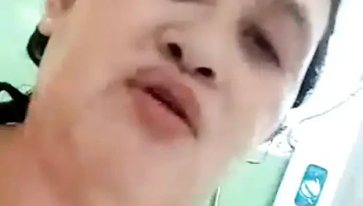 Karım banyo yaparken sabah videosu seksi o kadar çok seviyor ki orgazm oluyor