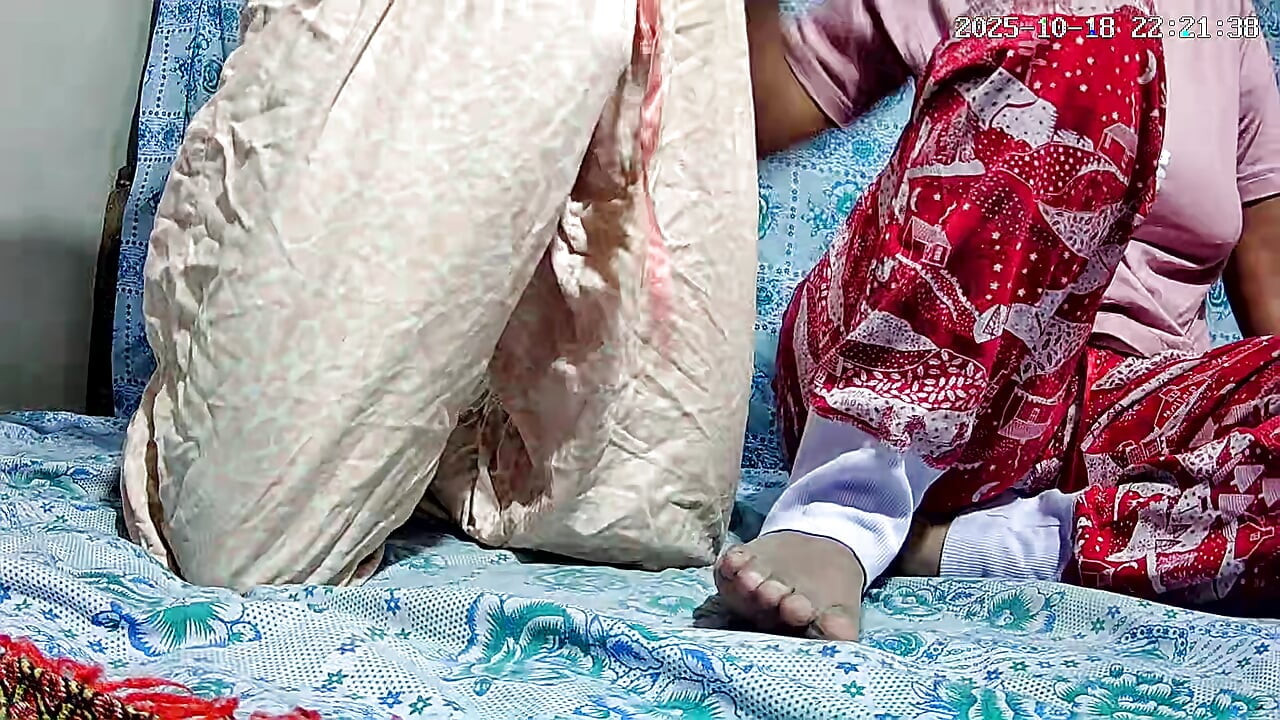 أم وأبي باكستانيين يمارسان الجنس في الغرفة 2864