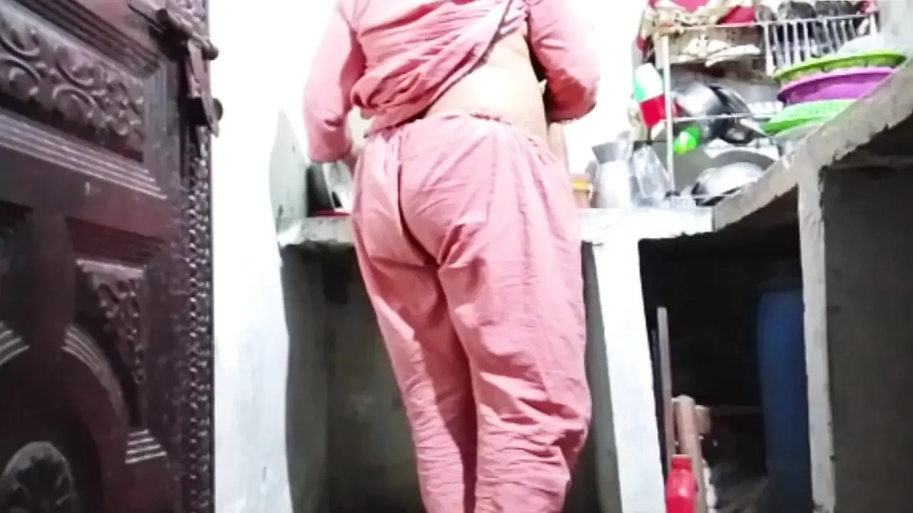 性感的巴基斯坦人吮吸他的男友鸡巴