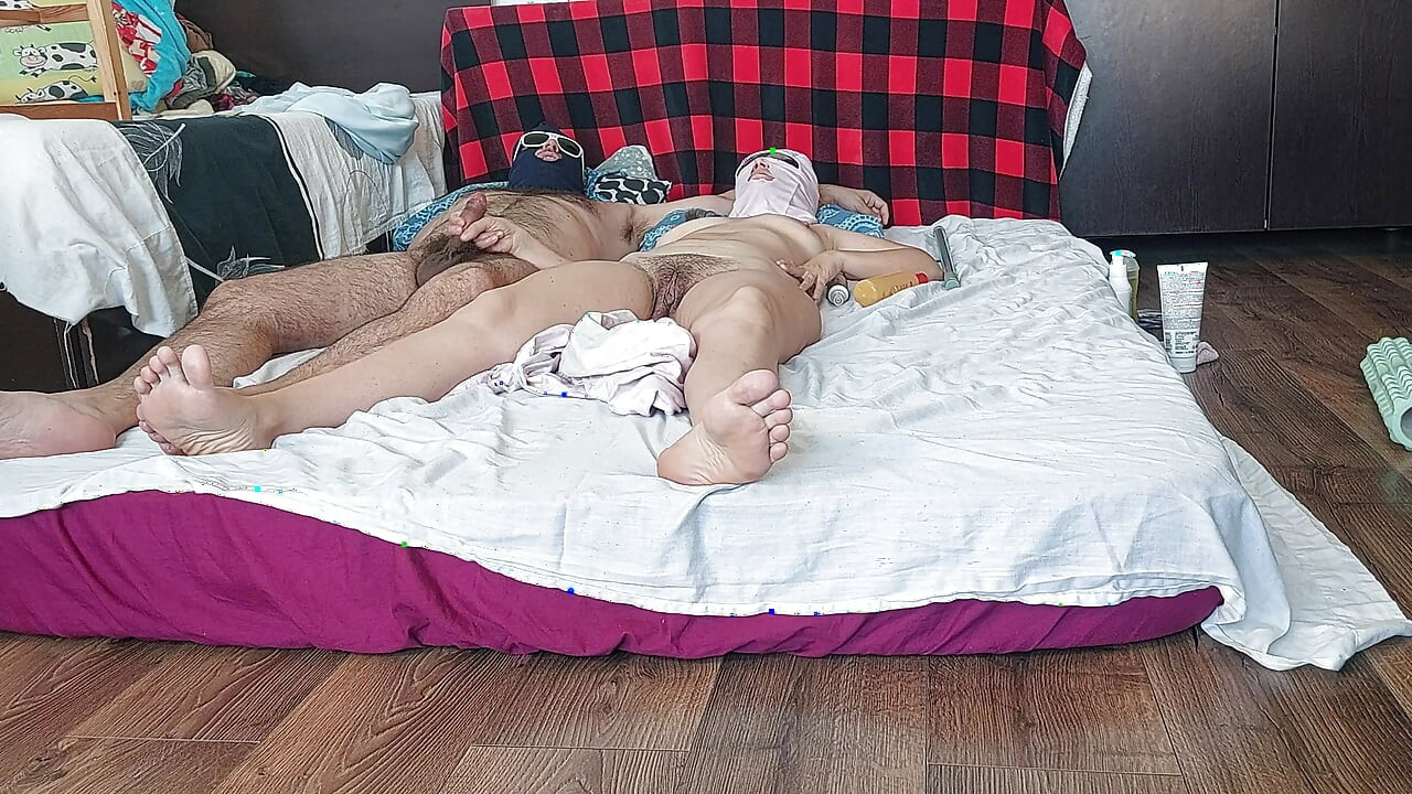 Amateur wife gives me a handjob until I cum. Sexy mom makes breakfast, hairy pussy, big tits