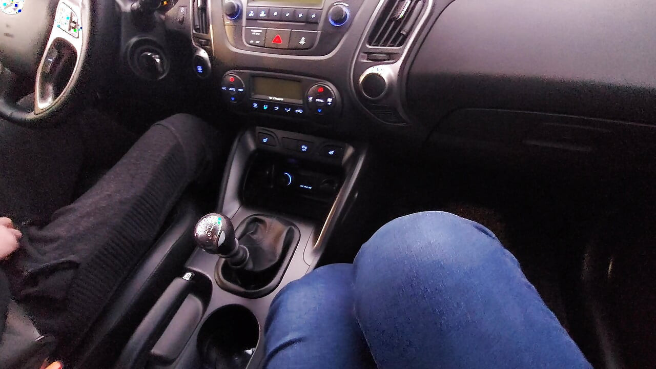 Amateur MILF in jeans and nylon socks gives a taxi driver a footjob