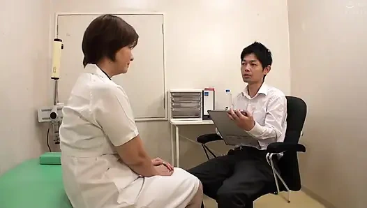 Büyük memeli olgun kadın iş yerinde dölleme seksi