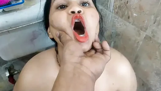 Adik tiri india lagi asik nyepong kontol dan nyepong kontol ganas di kamar mandi