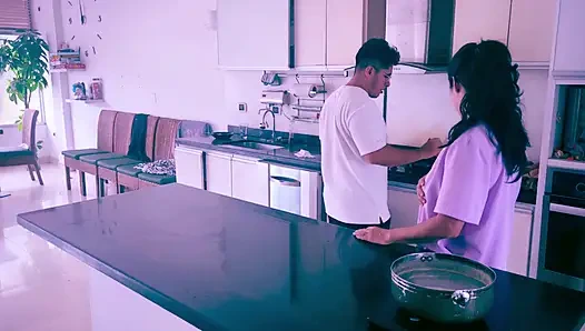 Teman saya membantu istri saya karena dia tenggelam