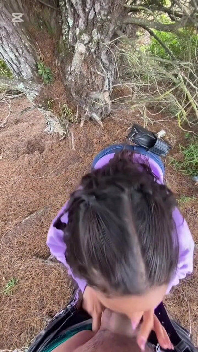 Buscamos un sitio en el bosque y le chupe la verga | Clip 1