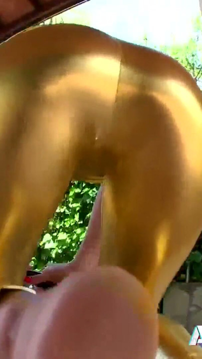Tattooed blonde in spandex leggings Nicky Wayne fucked | Clip 1