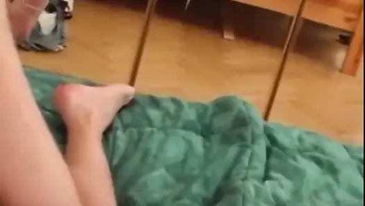 Memek cewek ini dientot habis-habisan sama kontol besar sampai muncrat banyak banget