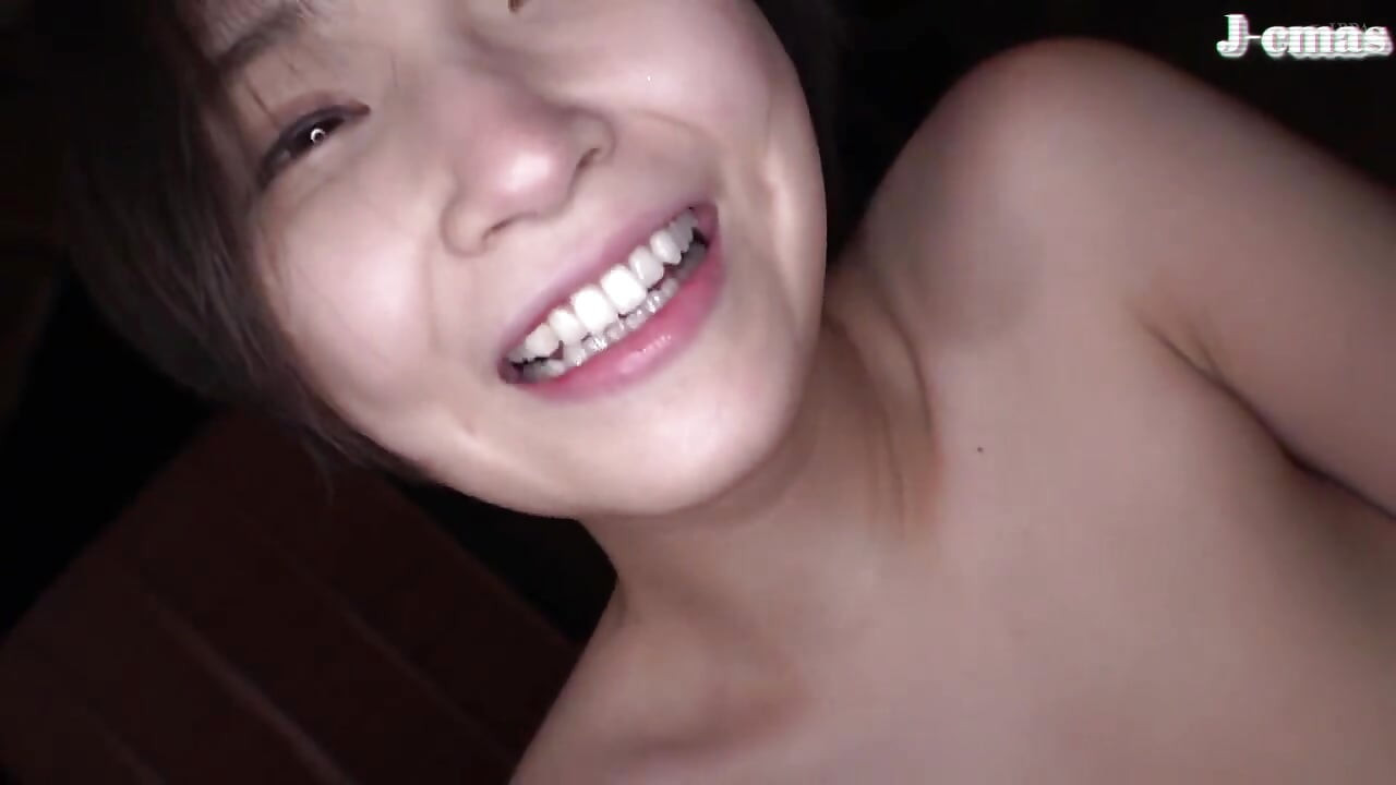 Odvažna lepotica prihvata otvoreni vazduh i ostavlja topao trag gde strast preliva drugo poluvreme - a