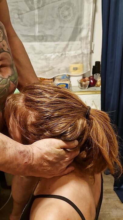 欲求不満のビッチはすべての穴に欲しがる