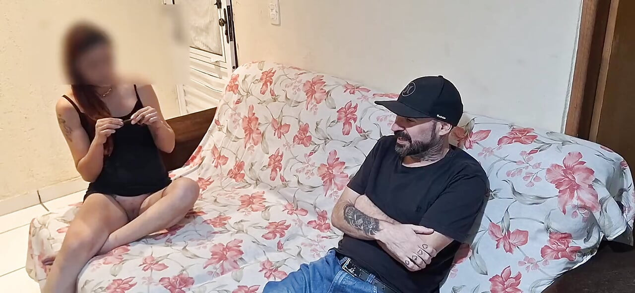 Stepdaughter Without Panties Plays Dominoes With Her Stepfather