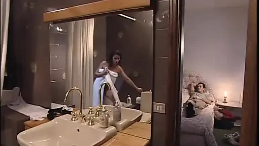 Erstaunliche sexy MILFs mit schönen titten gefickt im stehenden doggystyle (kompletter film)