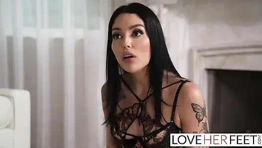 Миниатюрную брюнетку Vanessa Sky хардкорно трахнули