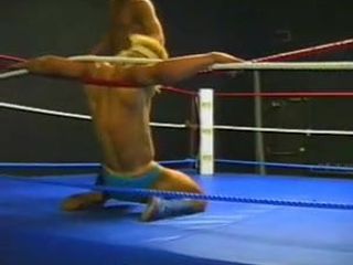 Lucha libre profesional desnuda canadiense 1 - escena 4