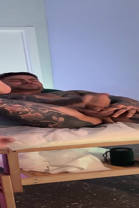 Gay Massage to Juan Lucho