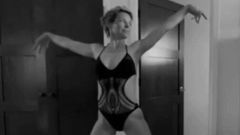 Evangeline Lilly – super sexy bikini dance