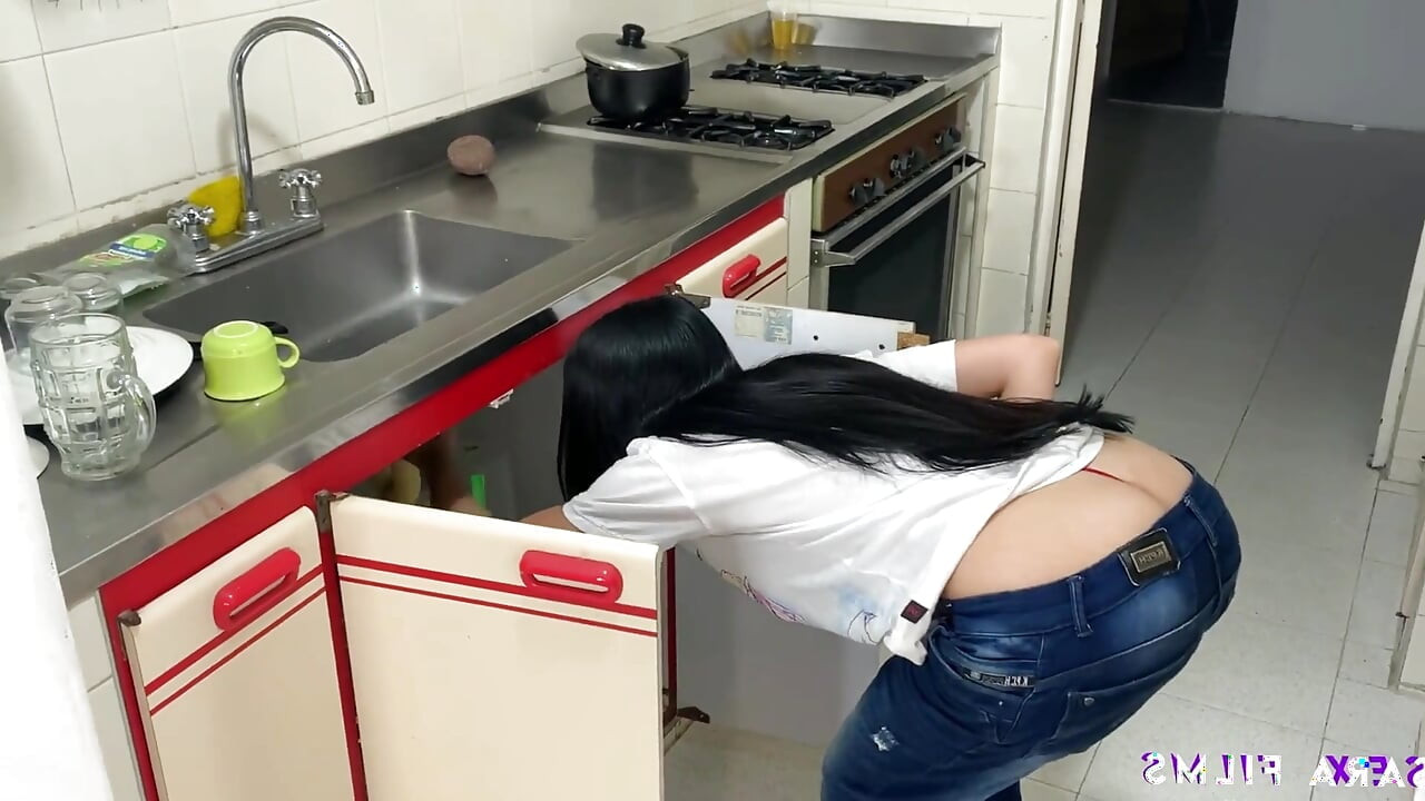 Adoração De Bundas Fetichistas Com Uma Latina Muito Excitada