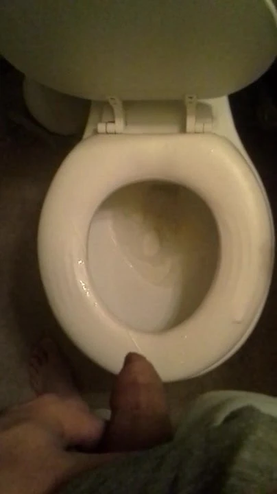 Small uncut willy delivers strong pee-jet