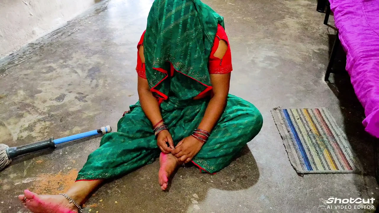 Gr me akeli naukrani ki chudai