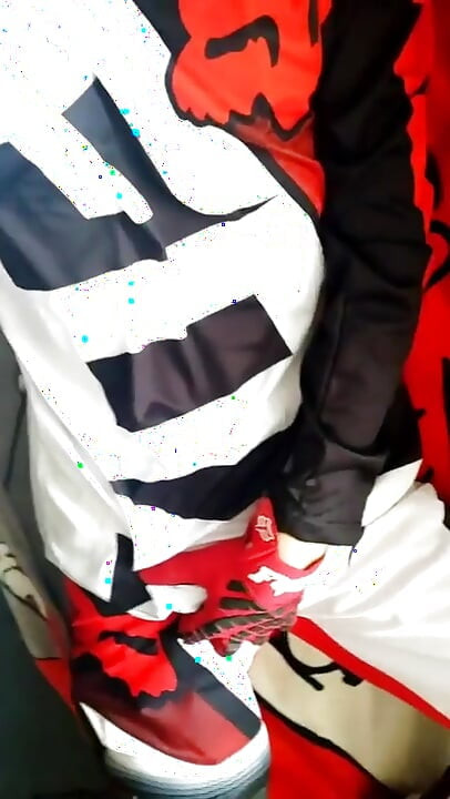 Mxgear और mxhelmet jerk-off में हॉट ट्विंक