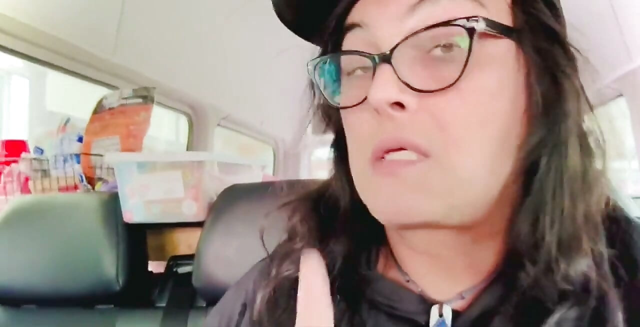 Ik zuig deze video helemaal af in het bandbusje