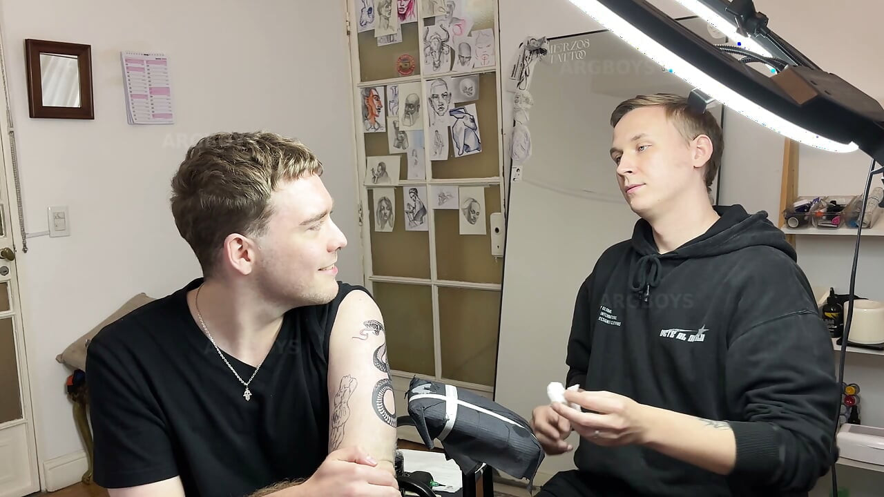 Sexy Tattoo Artist Gets His Cock Sucked While Eating Client’s Big Ass Until He Cums Messily