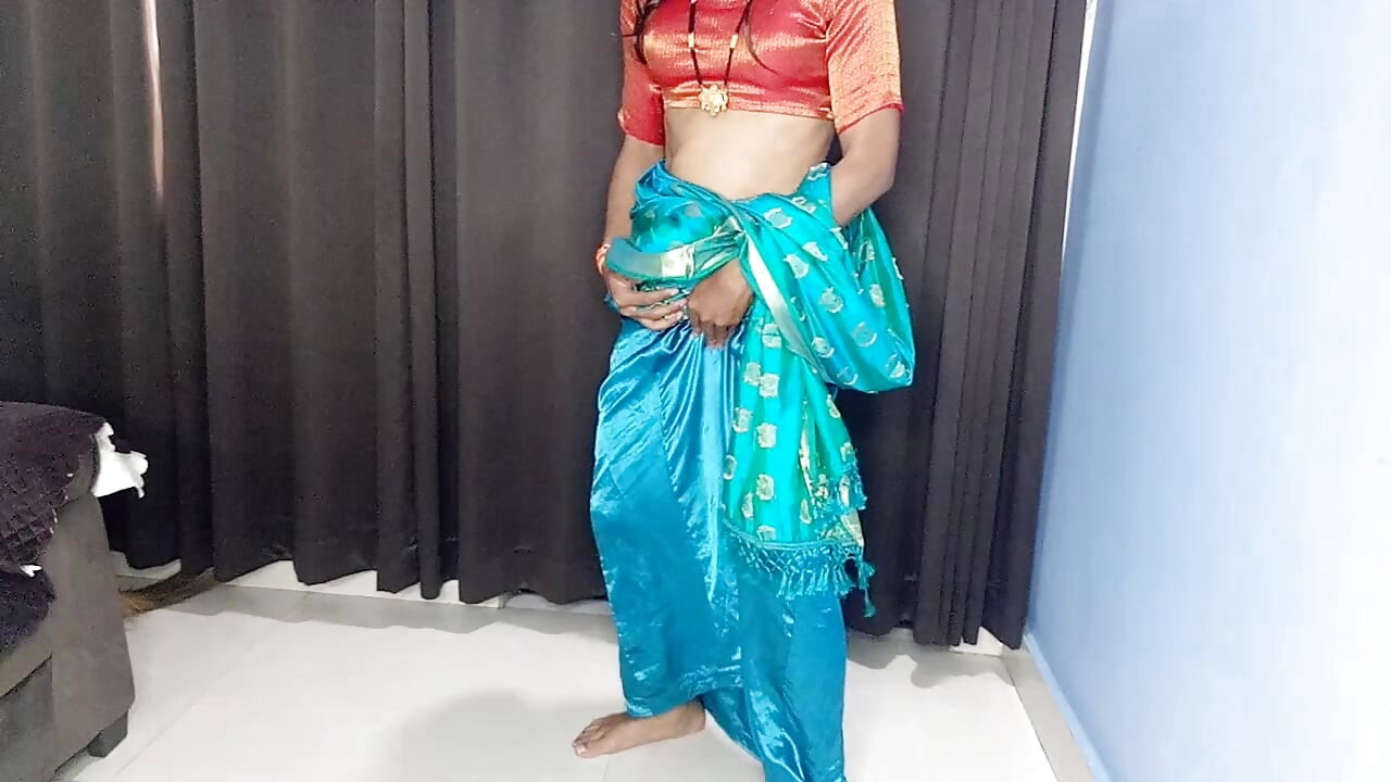 Indian house wife remove sexy saree