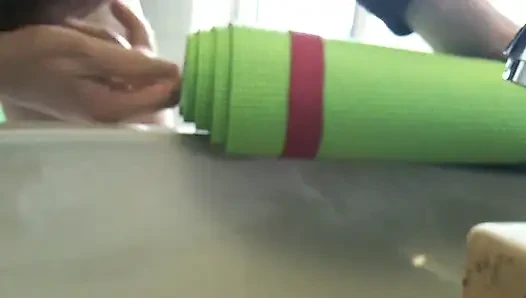 Yoga minderimi sikiyorum
