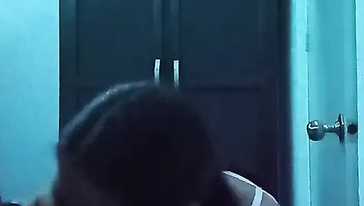 Gadis ini ngentot memek sempitnya layaknya seorang dewi dengan toket besar dan pantatnya yang aduhai.