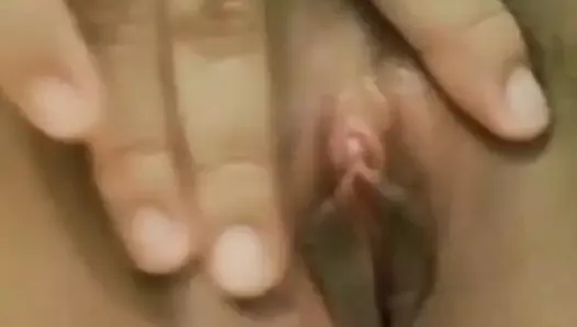 My girlfriend sends me video masturbating and having an intense Squirt