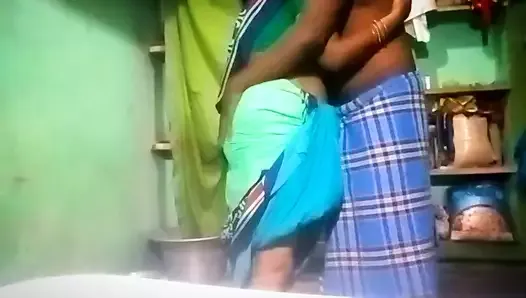 Индийскую тетушку сняли на спину