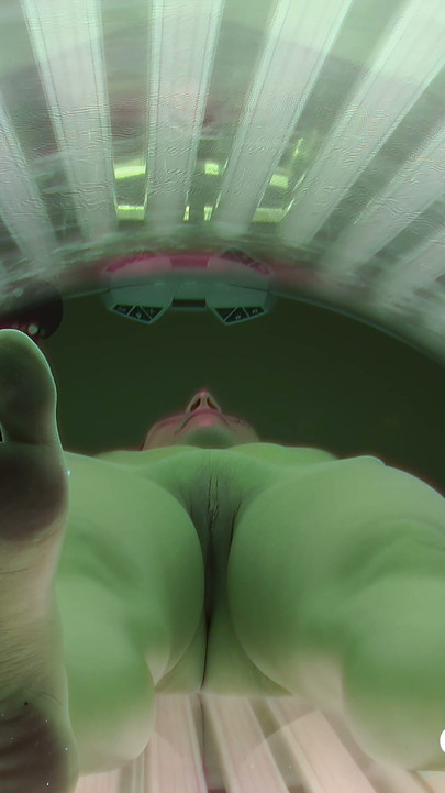 Tcheco Solarium 315: Mulher sexy se mostra no Solário