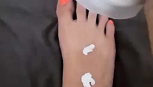 Lotioning kaki ini