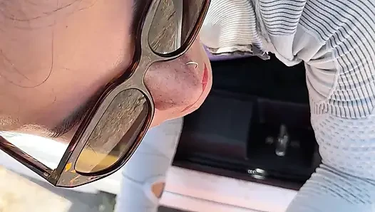 Mornign halkın içinde zinde ve araba bagajında şiplak sikişiyor